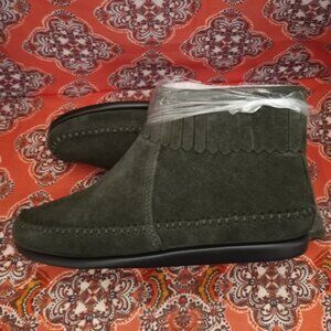 AEROSOLES Linbo Moccasin Style Fringe Suede Ankle Boots Size 6 Mid Green NWOT